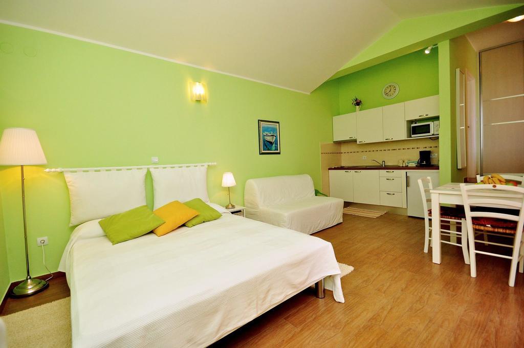 Apartments Petra Near Beach Veruda Exterior foto
